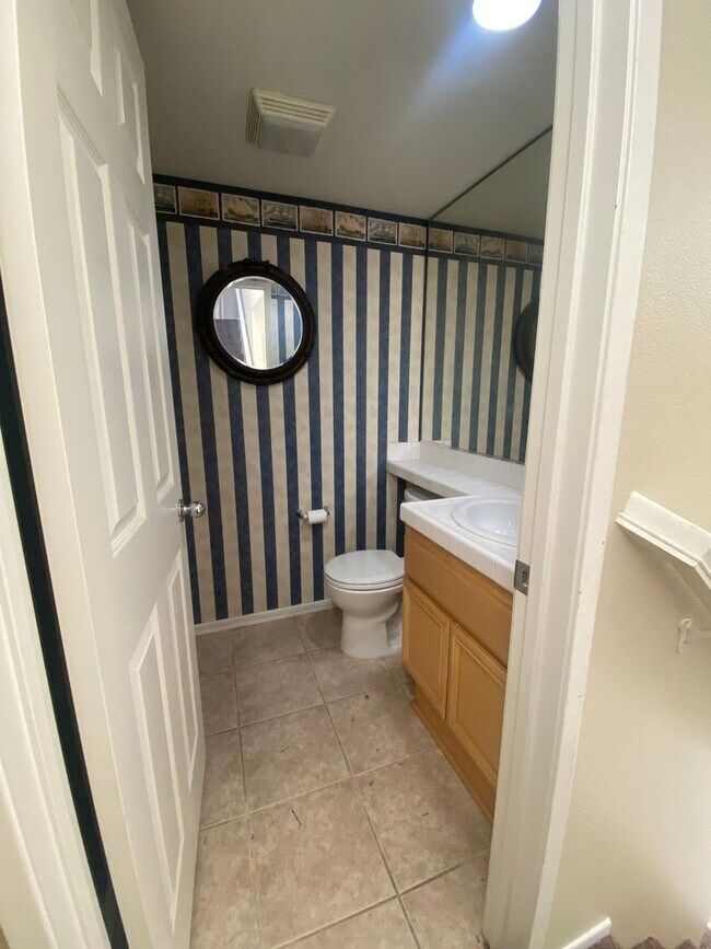 Building Photo - Anaheim HIlls 3 Bedroom