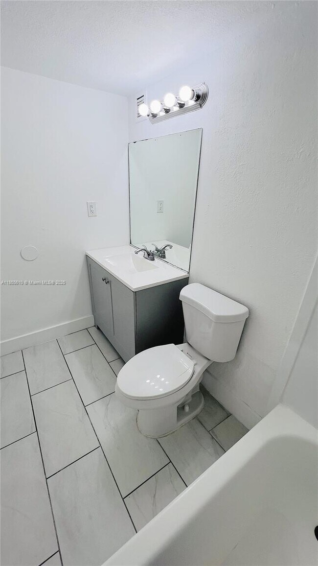 Building Photo - 4550 NW 9th St