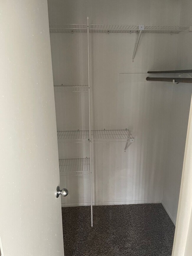 Building Photo - Amity