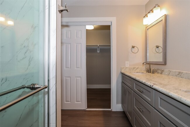 Building Photo - 15518 4 Leaf Dr