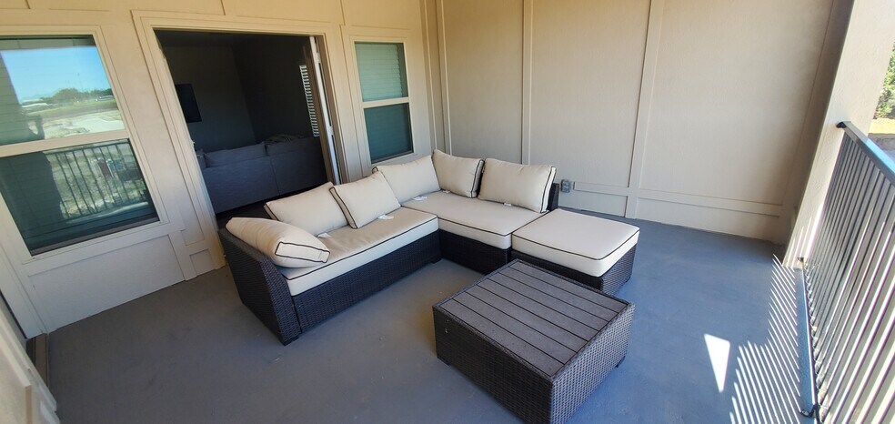 3rd floor - balcony - 4428 Dexter Ln
