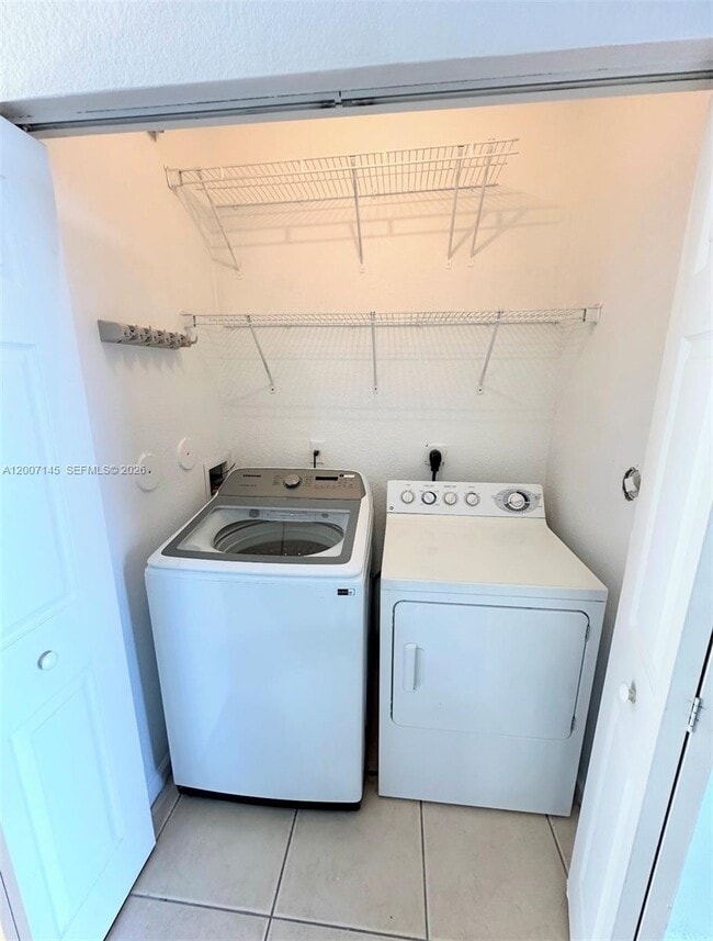 Building Photo - 2641 SW 83rd Ave