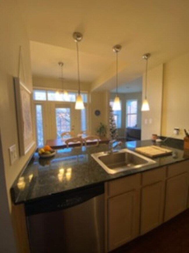 Building Photo - 627 Clara Ave