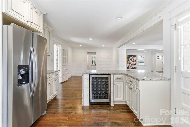 Building Photo - "Spacious 5-Bed, 3-Bath Sanctuary with 3,064 Sq Ft of Comfort in Waxhaw, NC!"