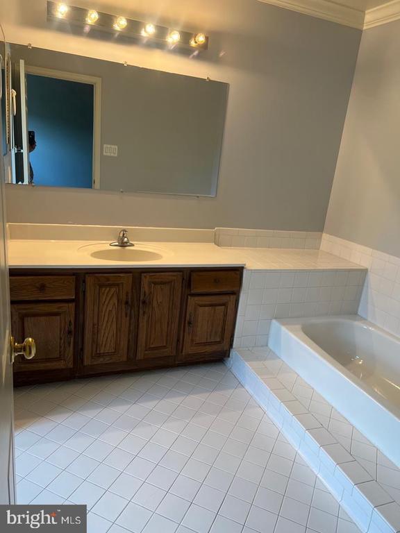 Building Photo - 6830 Wild Rose Ct