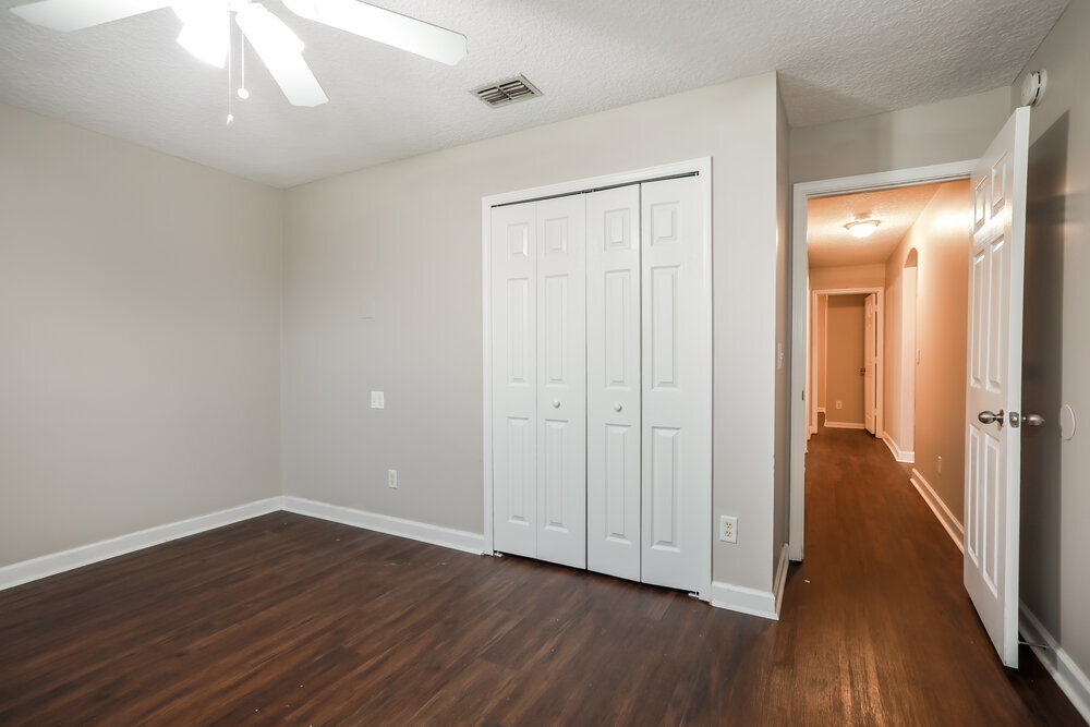 Building Photo - 299 Thornbrook Ct