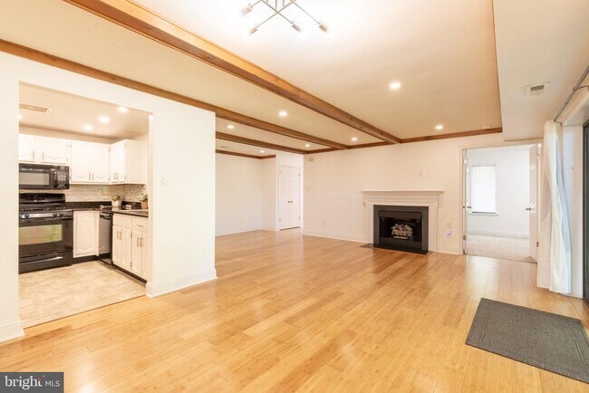 Building Photo - 504 Mountainview Dr