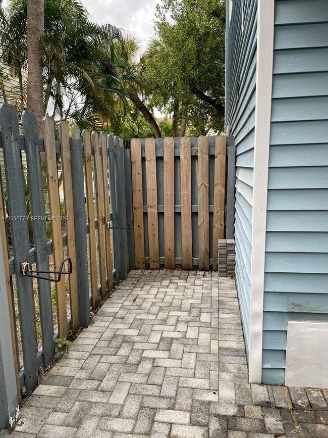 Building Photo - 81 SW 3rd St