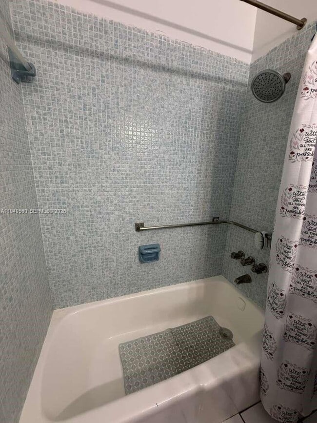 Building Photo - 303 NE 187th St