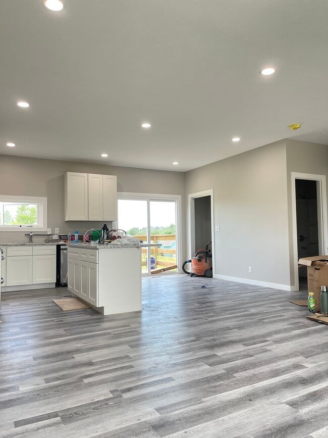 Building Photo - Newly rebuilt house in the heart of Elkhorn