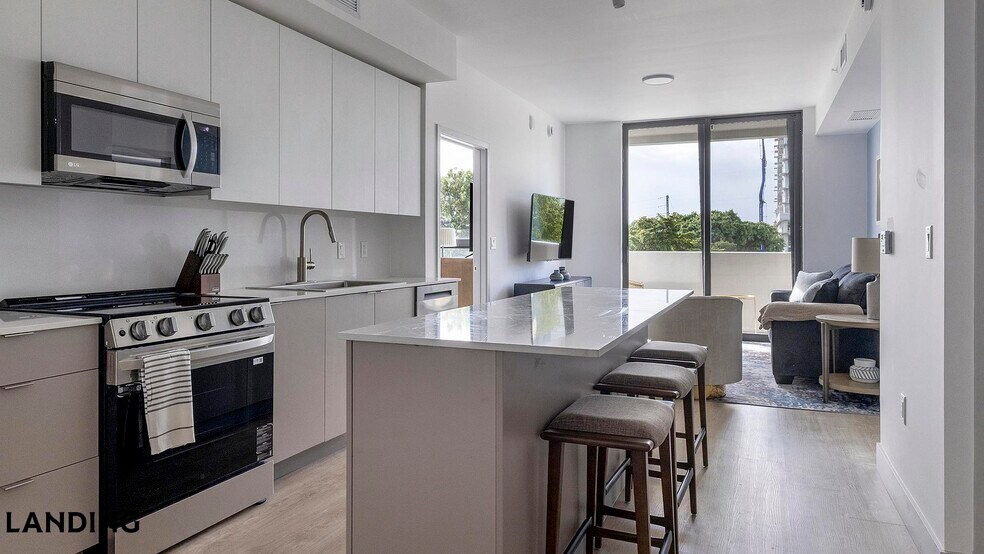 Building Photo - 1155 NE 126th St