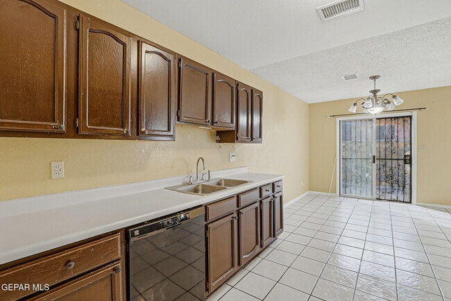 Building Photo - 12528 Martin Bauman Dr