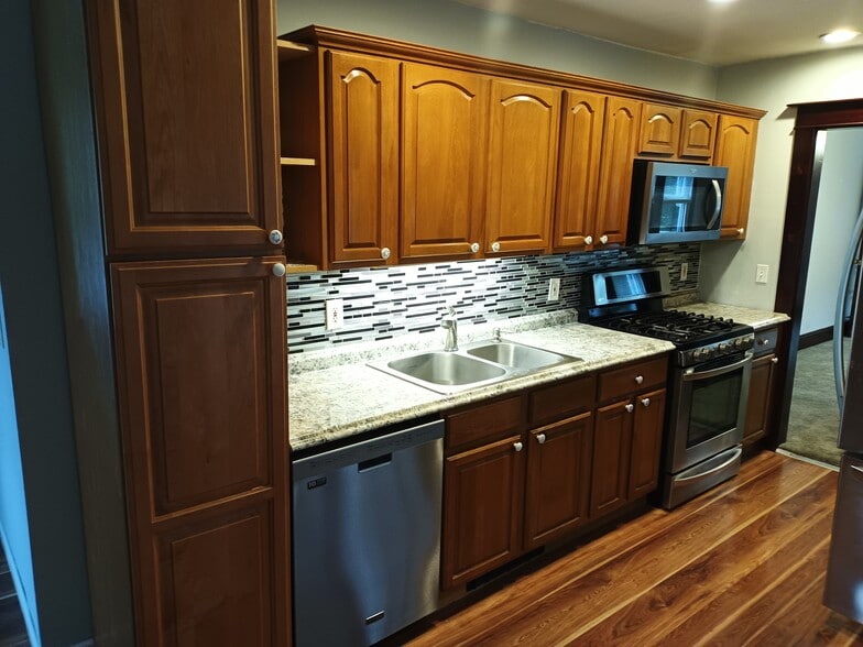 Building Photo - 11 47th St