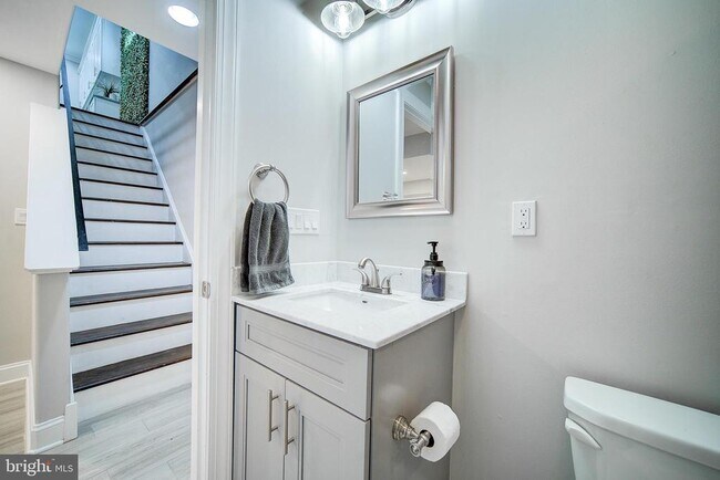 Building Photo - 1513 S Lambert St