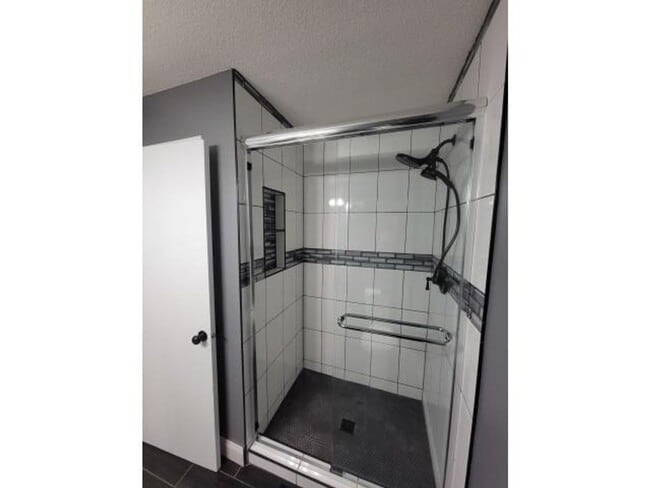 Building Photo - 3BR Townhome | Ensuite Primary + Walk-In Closet | Upper Laundry-Avail. June 1st