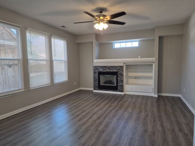 Building Photo - Landstown