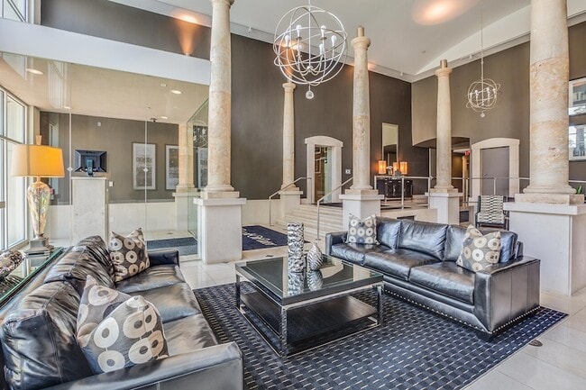 Building Photo - 1313 N Franklin Pl