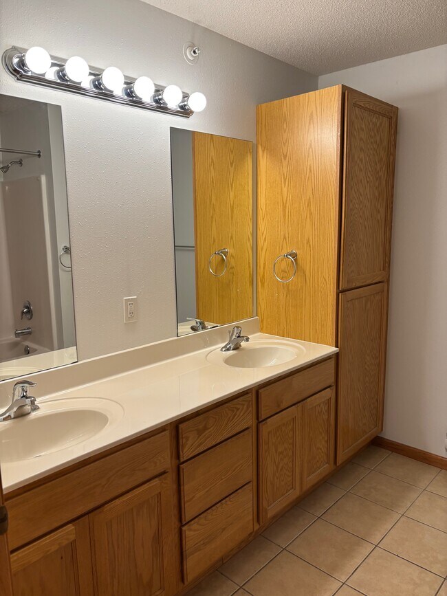 Building Photo - 3632 Calvert Rd