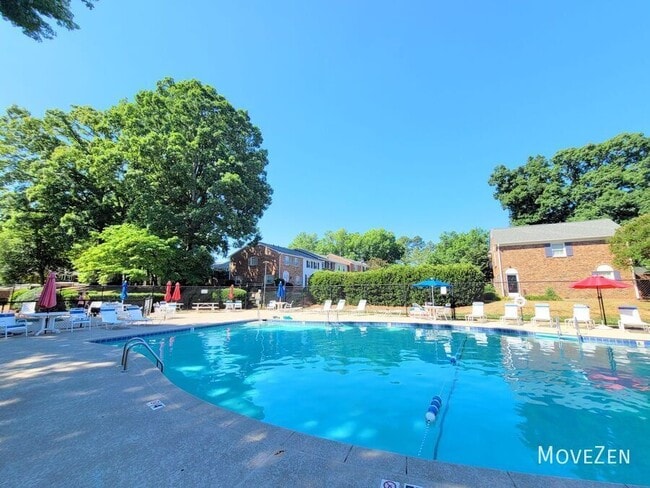 Building Photo - 3003 Overton Dr