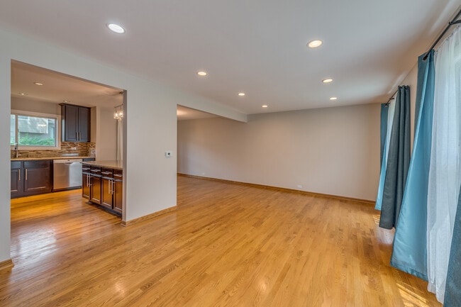 Building Photo - 912 Bedford Ct