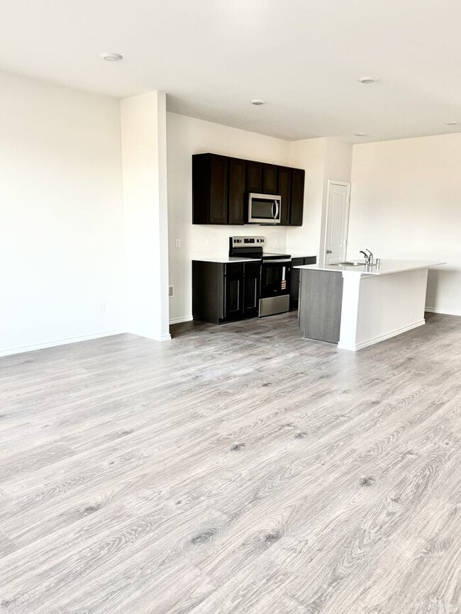 Building Photo - 314 Tall Cedar Wy