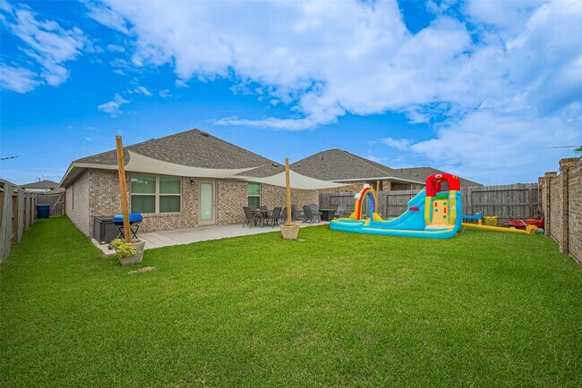 Building Photo - 2712 Golden Palms Ln