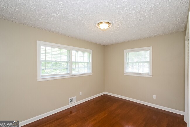 Building Photo - 1451 Cardinal Ln
