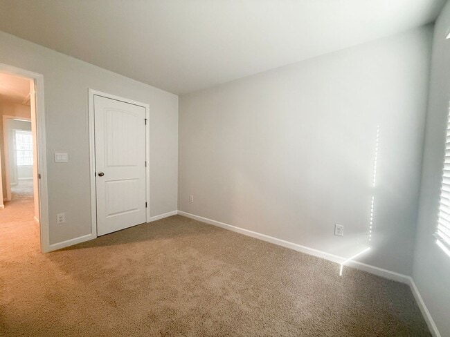 Building Photo - Newly Built 3 Bedroom Home - Baxter