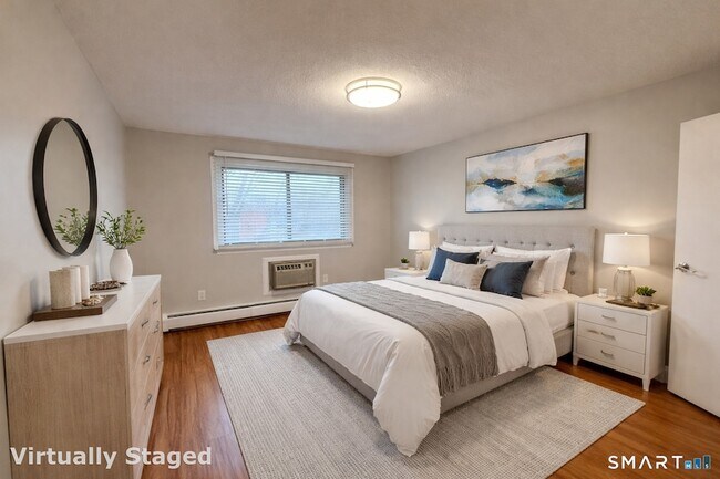 Building Photo - 1168 Main St