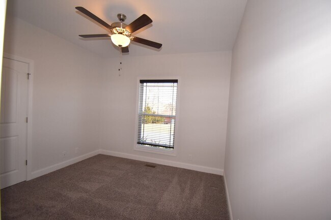 Building Photo - 1072 Fuji Ln