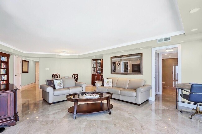 Building Photo - 5420 N Ocean Dr