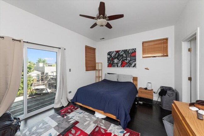 Building Photo - 2 bedroom in Chicago IL 60622