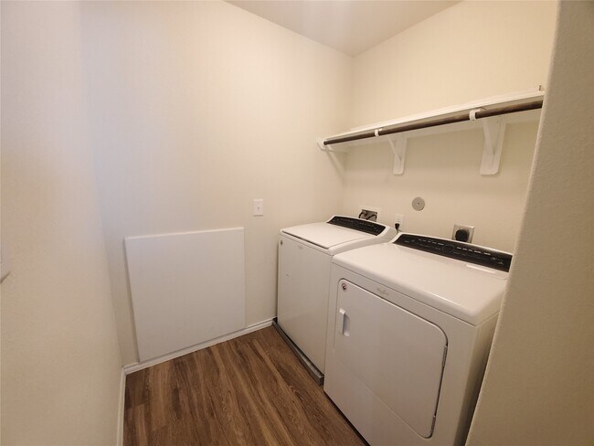 Building Photo - 14614 Sierra Garden Dr