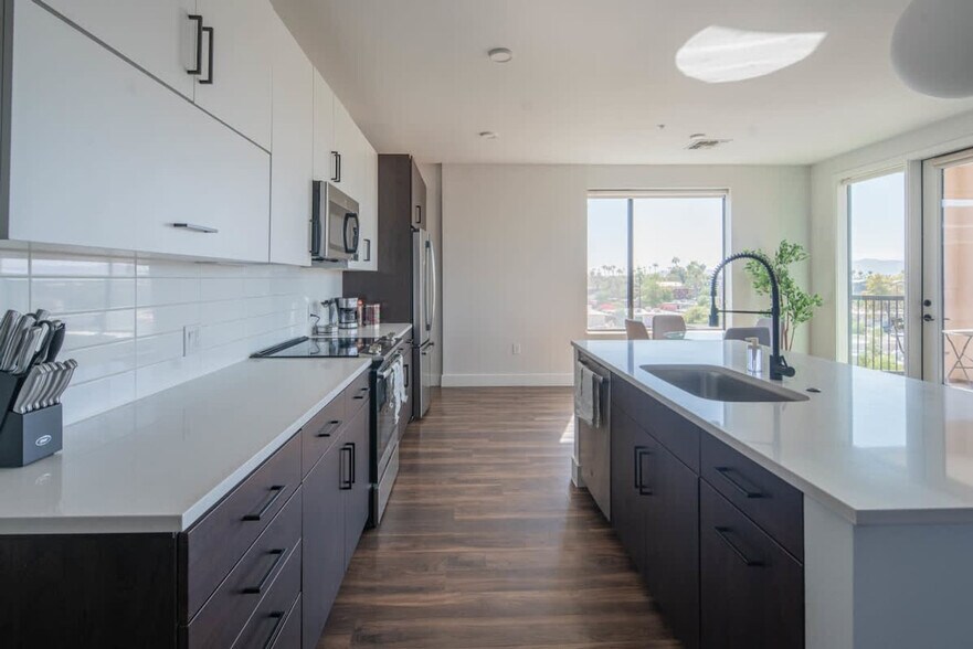 Building Photo - 701 W Rio Salado Pkwy