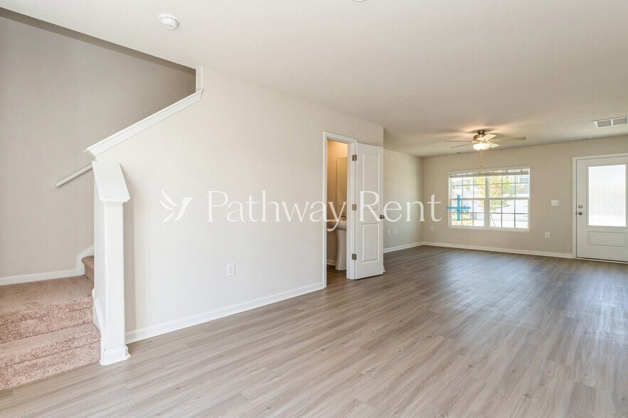 Building Photo - 8026 Moose Crk Dr