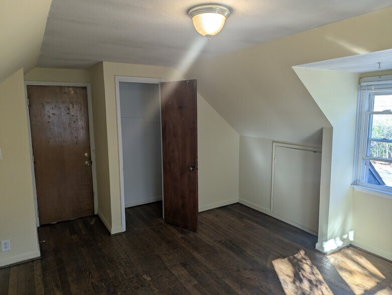 Building Photo - 4081 Clifton Ave