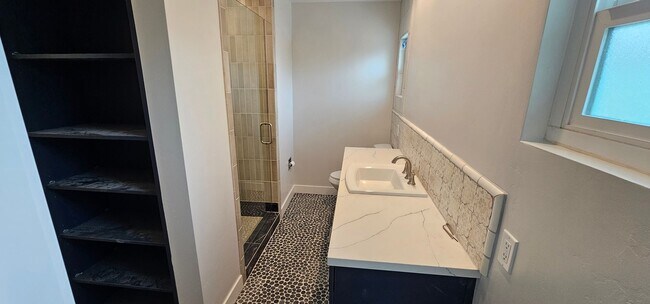Building Photo - DEL CERRO / SAN DIEGO - Newly Remodeled Ch...
