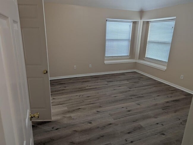 Building Photo - 14910 Gray Ridge Dr