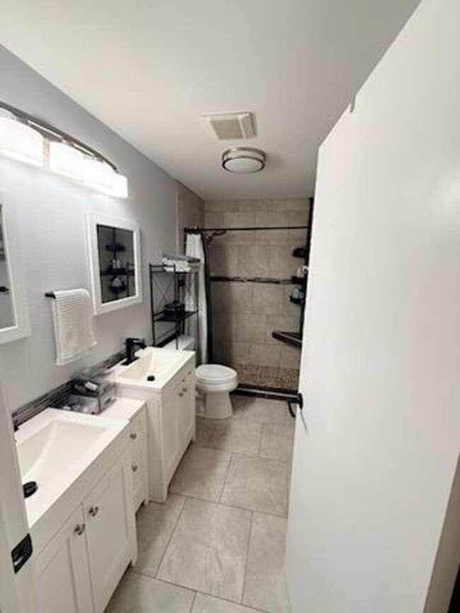 Building Photo - $3,500 / Month | 3 Bed / 2 Bath | Pets allowed