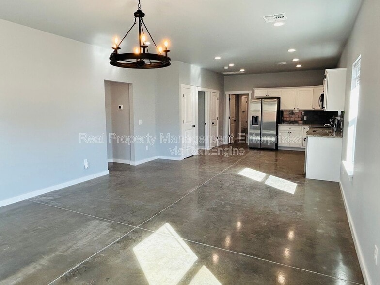 Building Photo - 104 N Harrison Ave