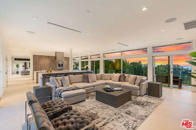 Building Photo - 2189 Summitridge Dr