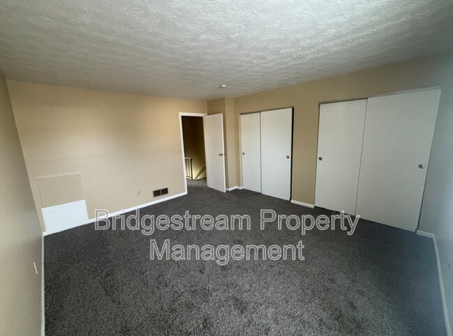 Building Photo - 967 Taylorsview Dr