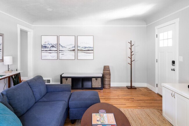 Building Photo - Cozy 2-Bedroom Retreat in North End Boise: Fantastic Location with Elegant Upgrades