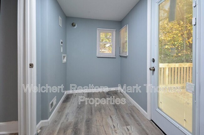 Building Photo - 216 N Guthrie Ave