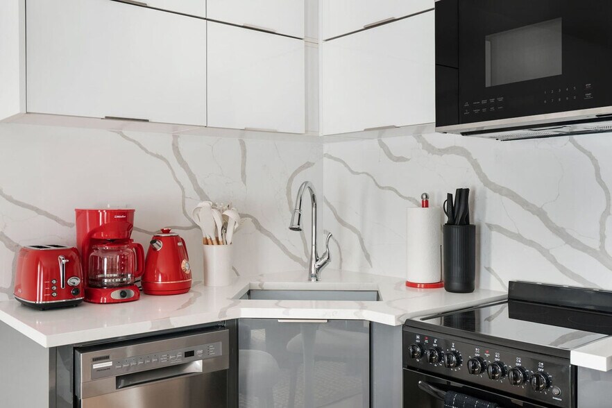 Building Photo - 335 E 22nd St