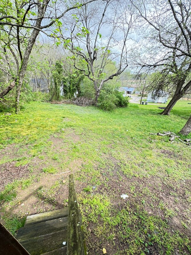 Building Photo - 2 bed 1 bath house close to downtown Kanna...
