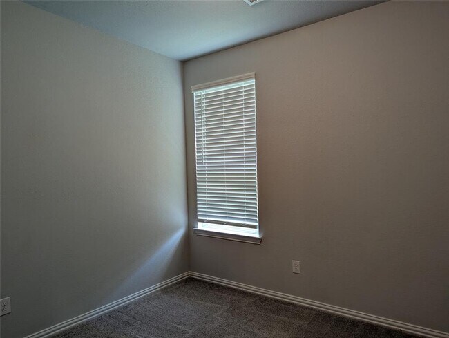 Building Photo - 10323 Birch Peak Dr