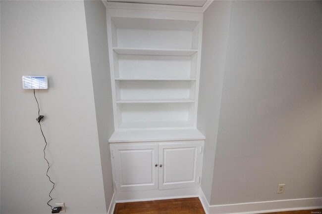 Building Photo - 2058 Woodley Rd