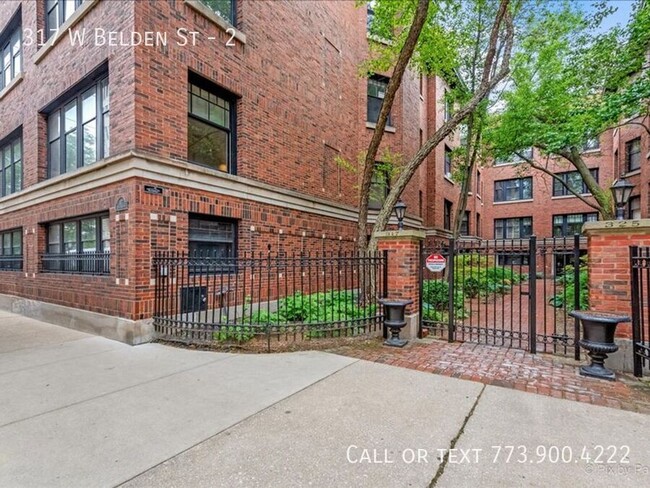 Building Photo - Lincoln Park Extra Large 3 bedroom 2 bath