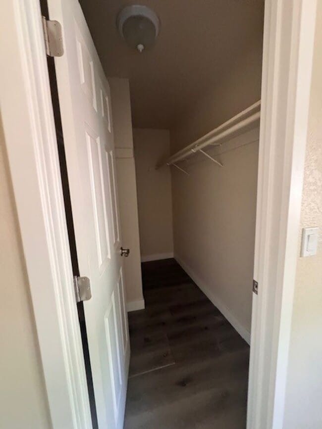 Building Photo - 1472